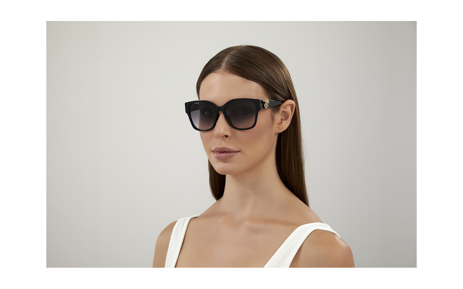 Gallery image for /media/thumbs/100x62.5/media/product_images/30013277001-Alexander-Mcqueen-AM0370S-001-sunglasses-modelfw100fh62.5.png
