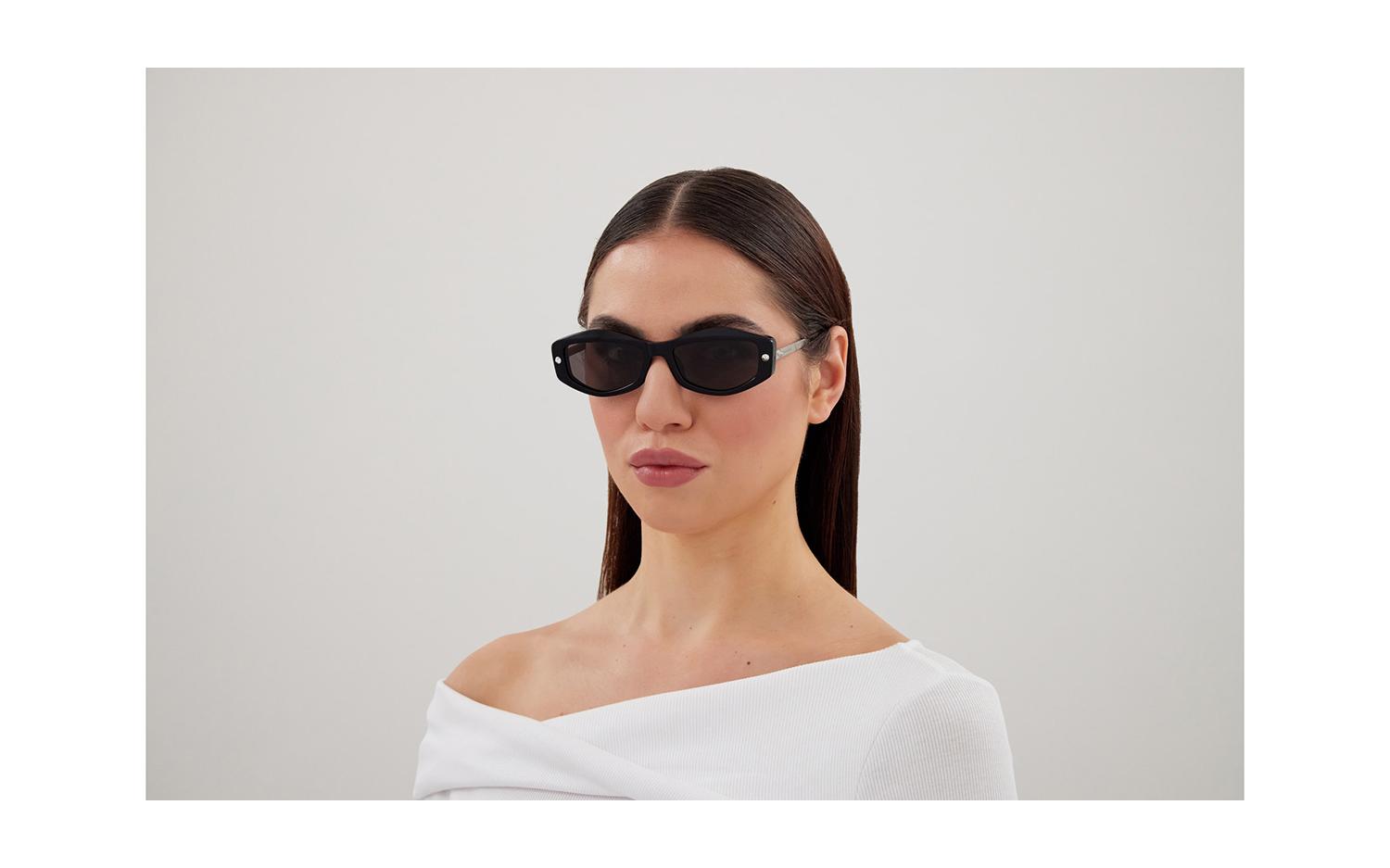 Gallery image for /media/thumbs/100x62.5/media/product_images/Alexander-McQueen-Sunglasses-AM0482S-001-modelfw100fh62.5.jpg