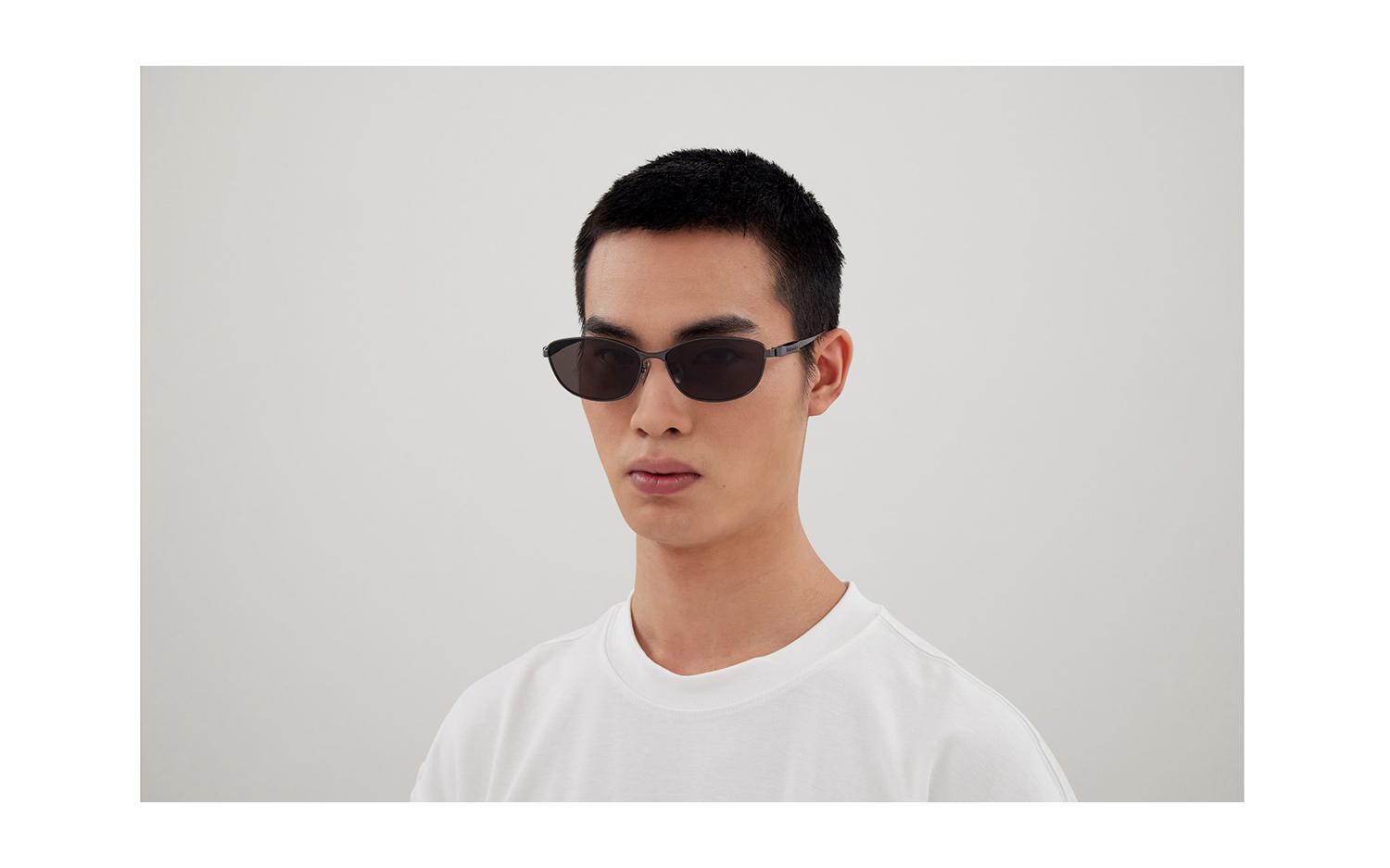 Gallery image for /media/thumbs/100x62.5/media/product_images/Balenciaga-Sunglasses-BB0357SA-001-modelfw100fh62.5.jpg