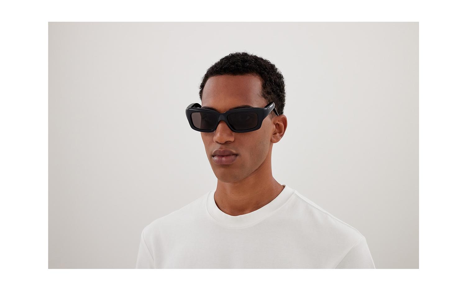 Gallery image for /media/thumbs/100x62.5/media/product_images/Balenciaga-sunglasses-BB0385S-Modelfw100fh62.5.jpg