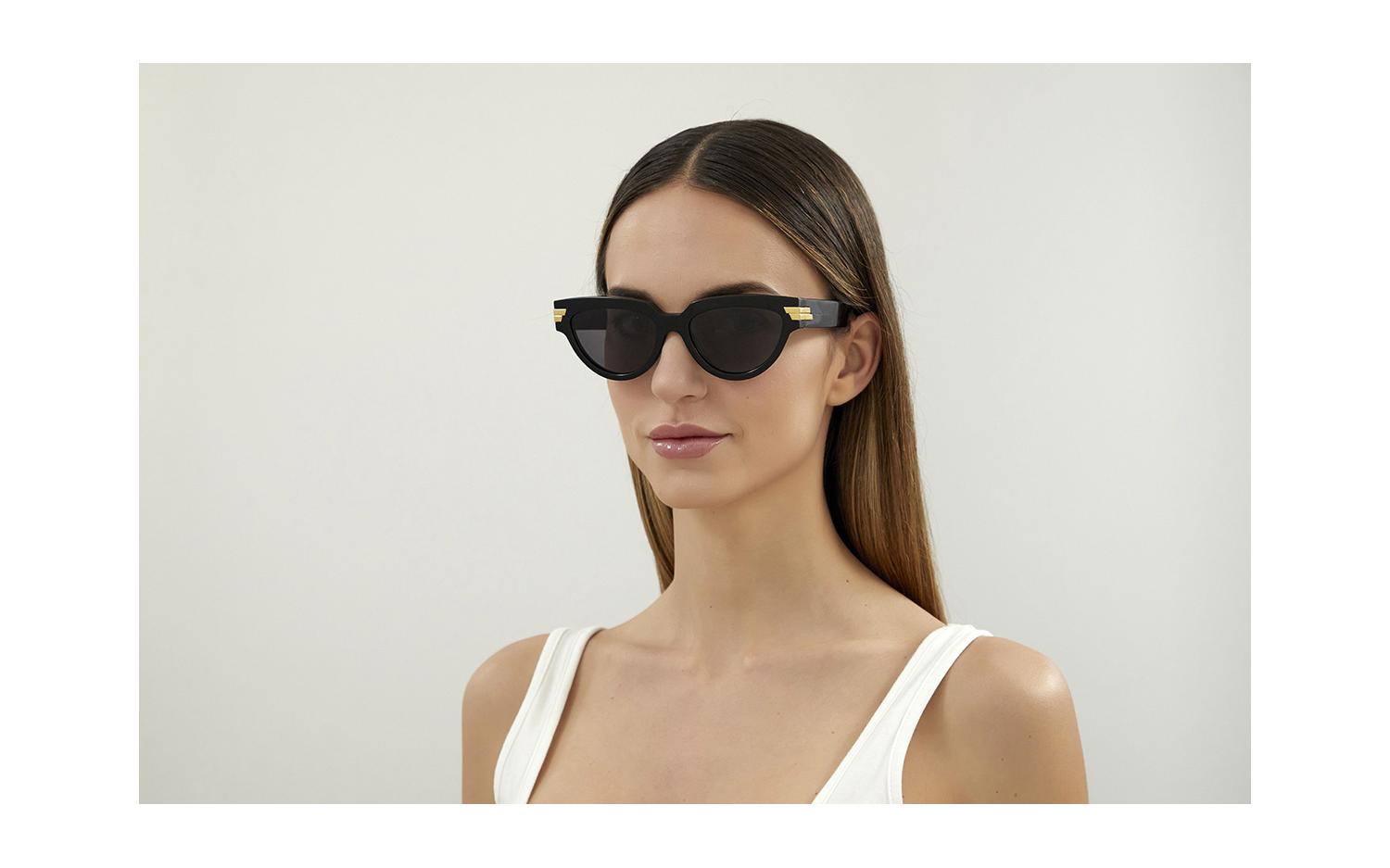 Gallery image for /media/thumbs/100x62.5/media/product_images/Bottega-Veneta-Model-Shot-BV1035S-001fw100fh62.5.jpg