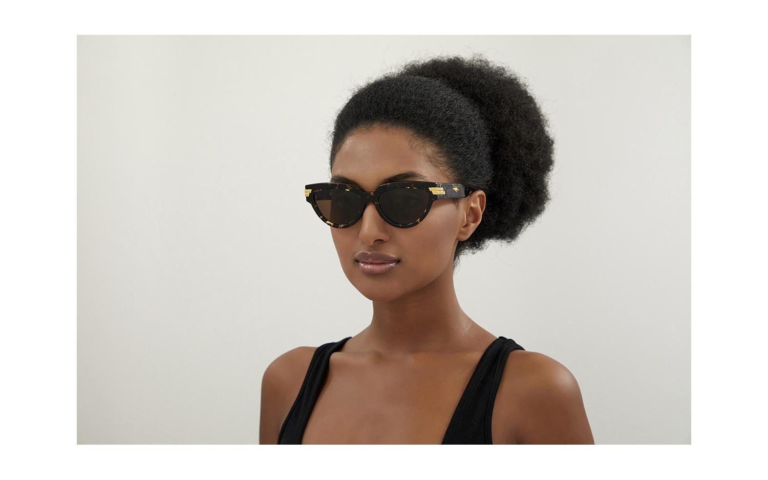 Gallery image for /media/thumbs/100x62.5/media/product_images/Bottega-Veneta-Model-Shot-BV1035S-002fw100fh62.5.jpg