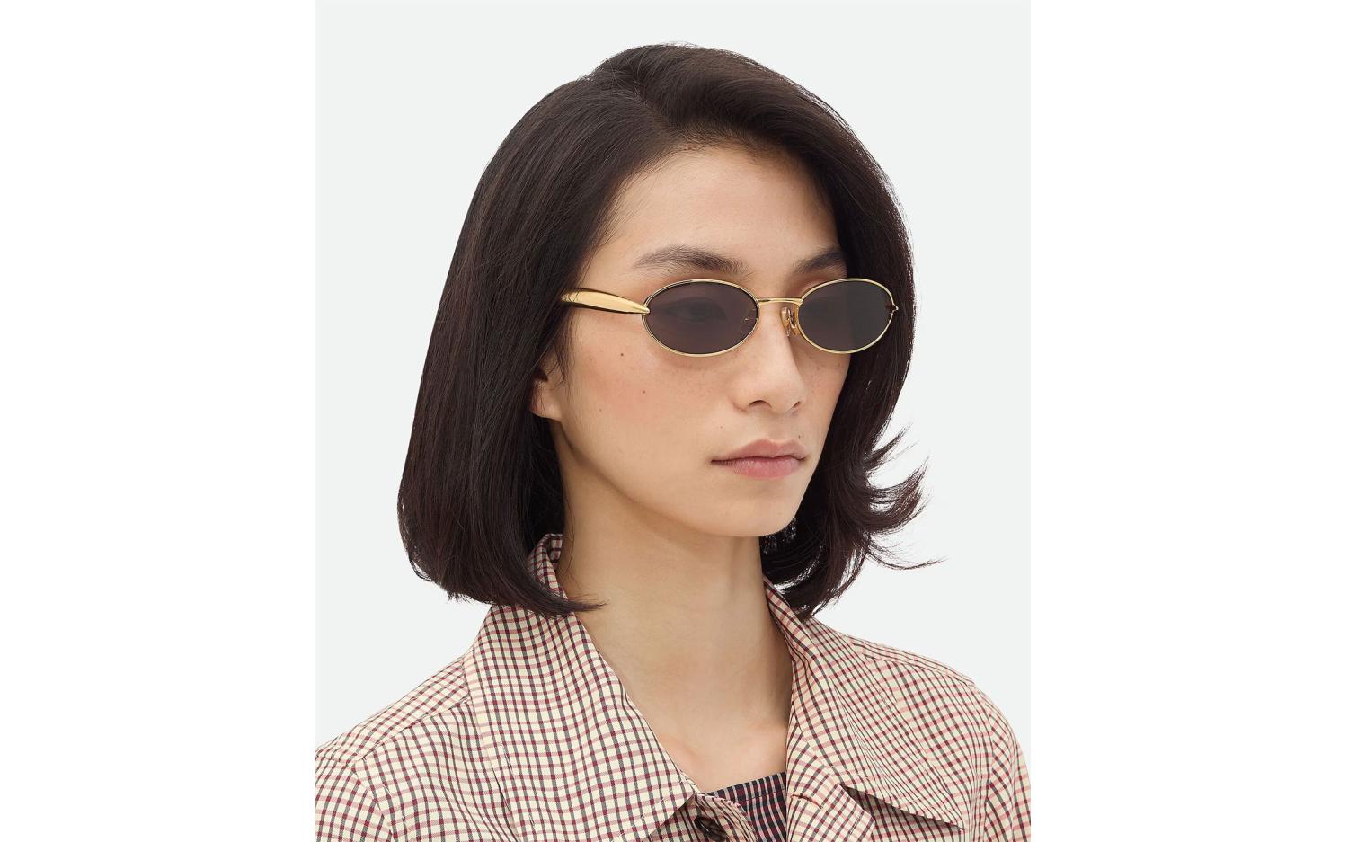 Gallery image for /media/thumbs/100x62.5/media/product_images/Bottega-Veneta-Sunglasses-BV1386S-001-modelfw100fh62.5.jpg