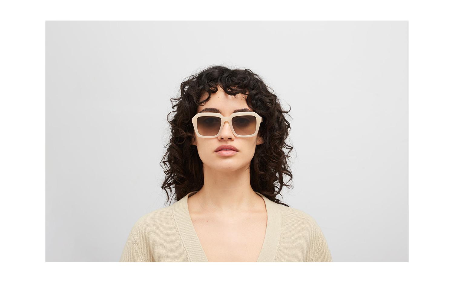Gallery image for /media/thumbs/100x62.5/media/product_images/MYKITA-Sunglasses-10082825-modelfw100fh62.5.jpg