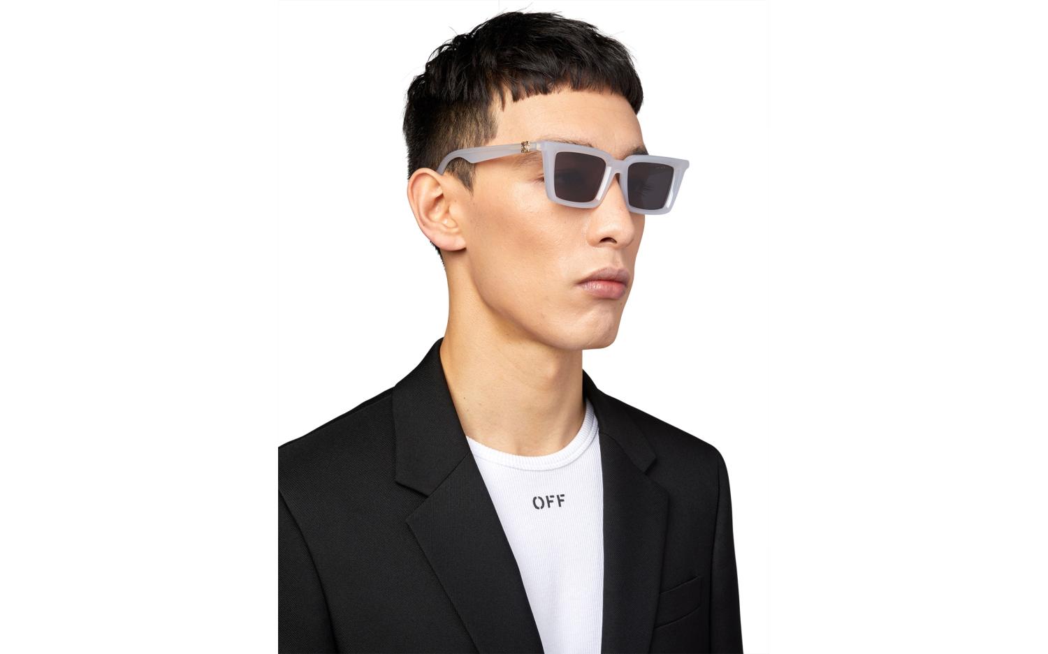 Gallery image for /media/thumbs/100x62.5/media/product_images/Off-White-Sunglasses-OERI13U-0907-modelfw100fh62.5.jpg