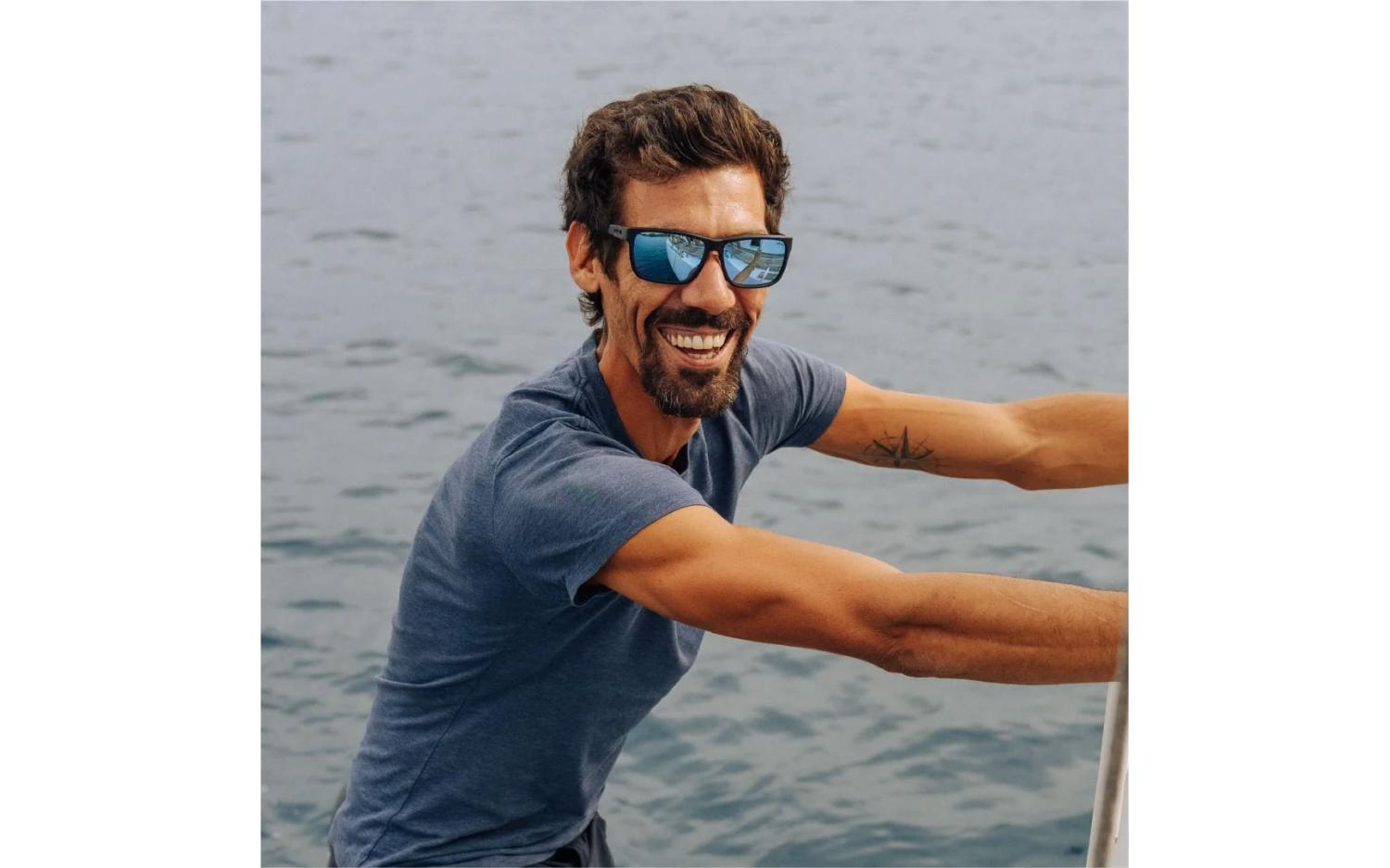Gallery image for /media/thumbs/100x62.5/media/product_images/Revo-Sunglasses-RE1242-01-BL-modelfw100fh62.5.jpg