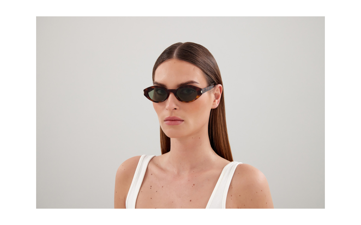 Gallery image for /media/thumbs/100x62.5/media/product_images/Saint-Laurent-Glasses-SL-SL567-002-modelfw100fh62.5.png